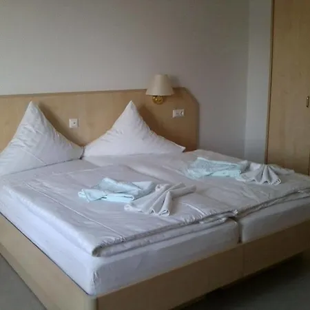 Müller's Haus 2 Hotel 3*